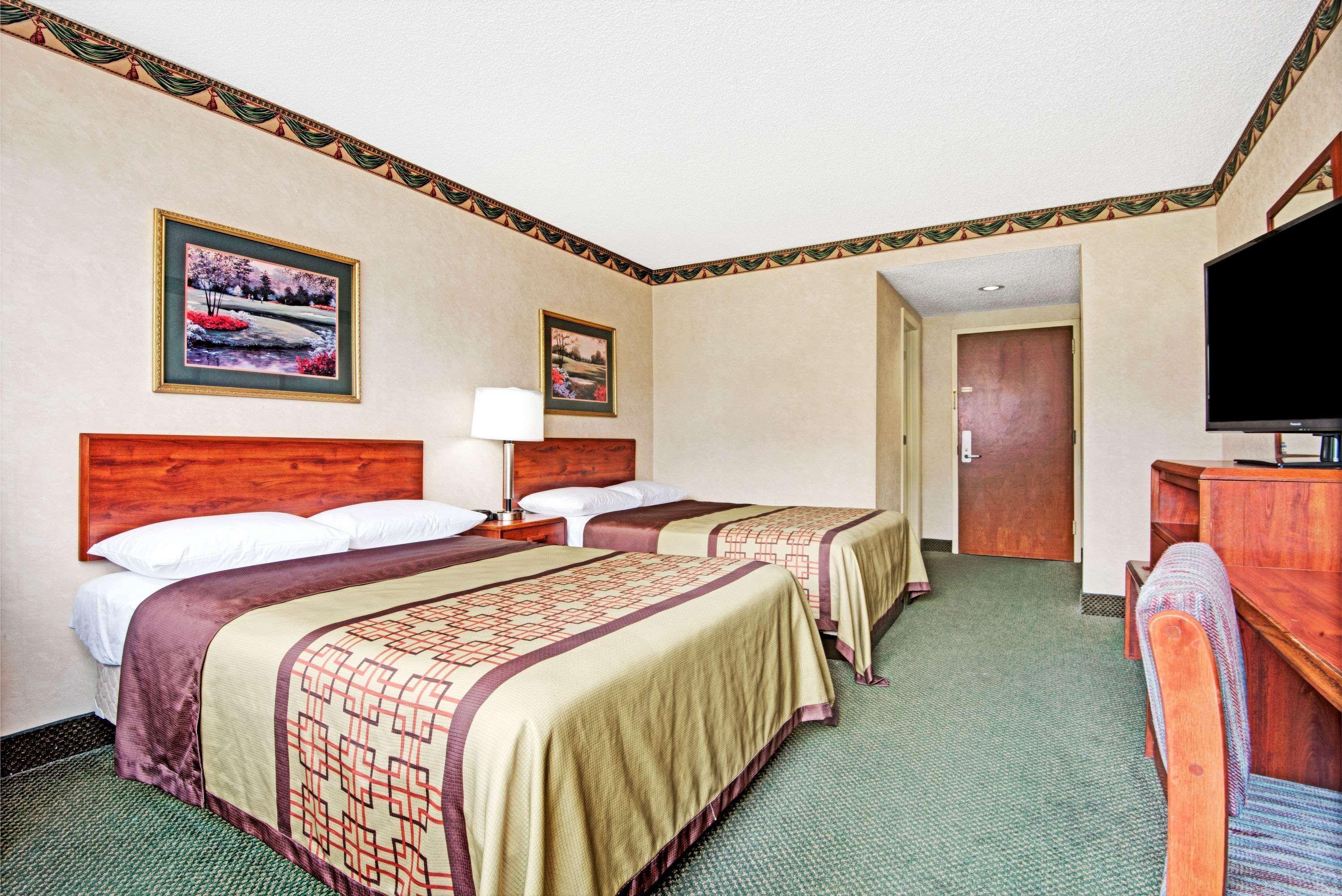 Super 8 By Wyndham Raleigh North East Hotel Ngoại thất bức ảnh