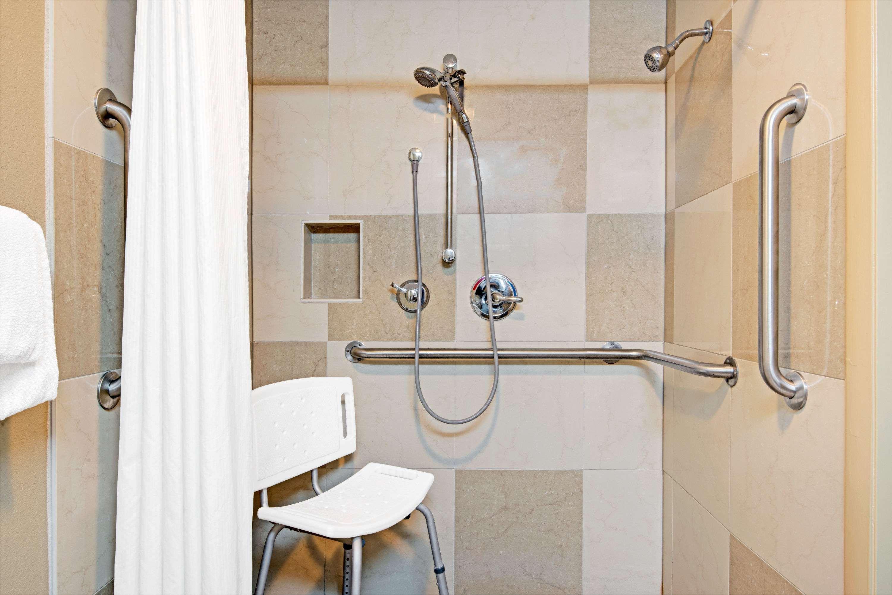 Super 8 By Wyndham Raleigh North East Hotel Ngoại thất bức ảnh