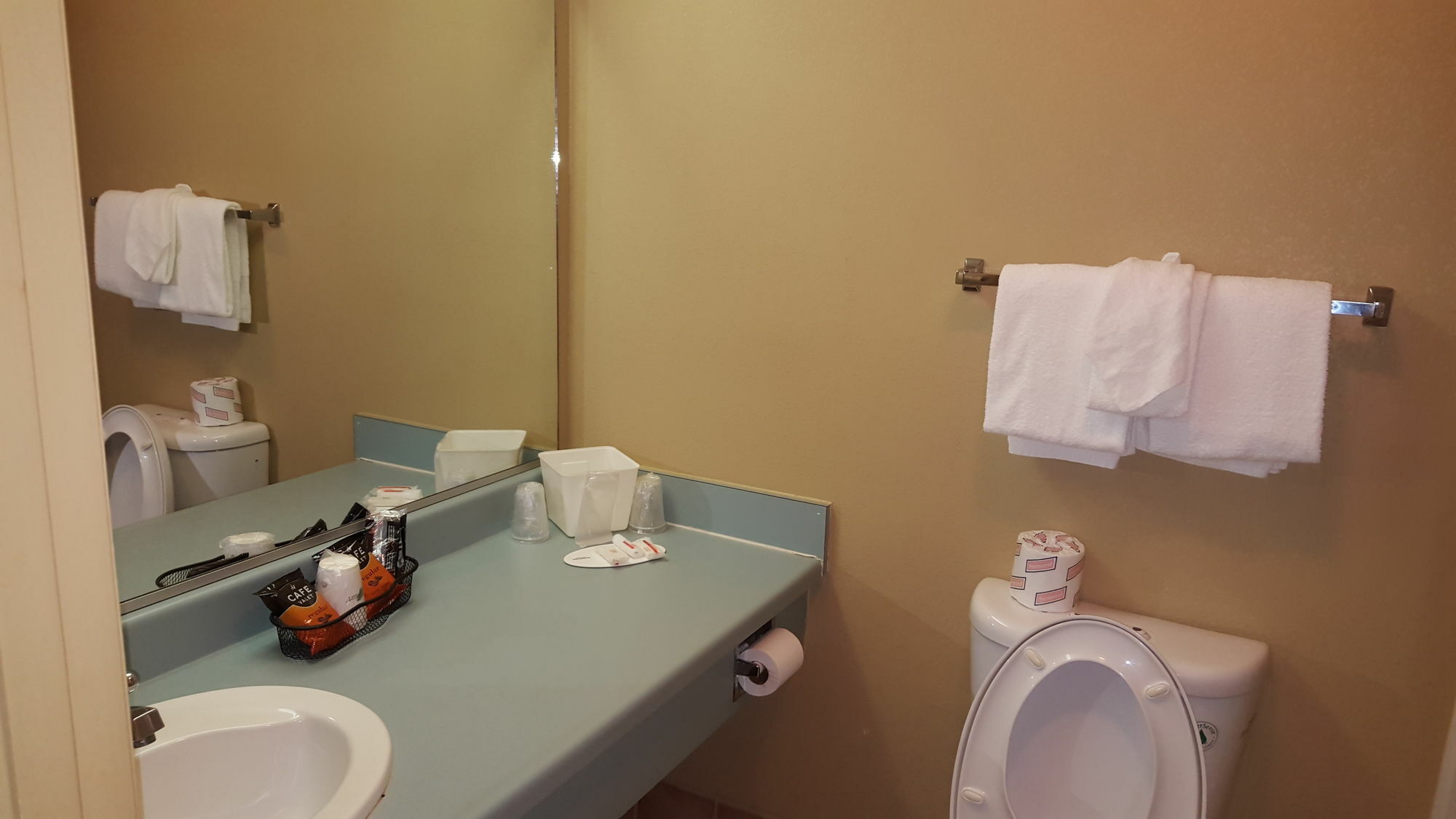 Super 8 By Wyndham Raleigh North East Hotel Ngoại thất bức ảnh